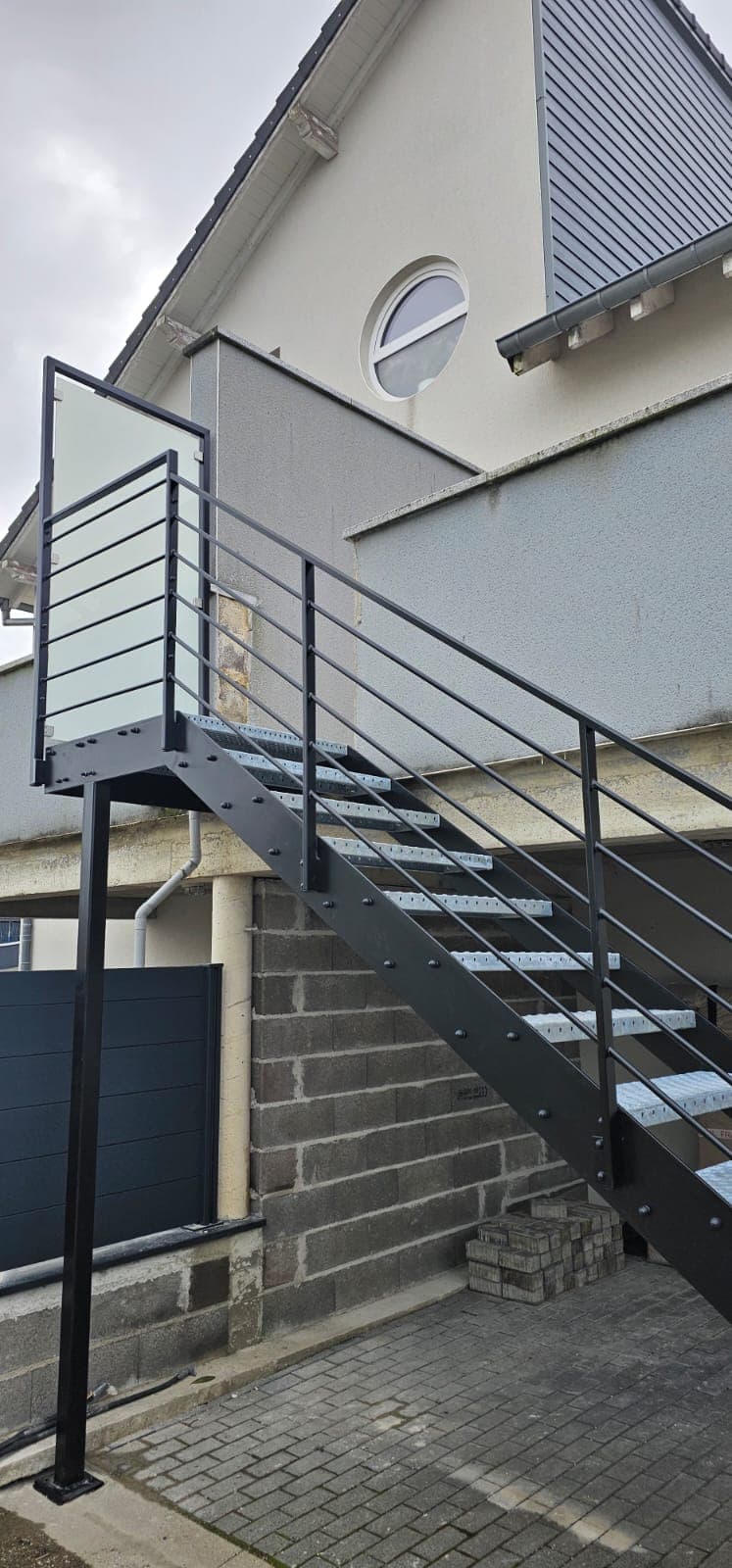 Escalier sur mesure realise par Profiler Metal Solutions en Moselle