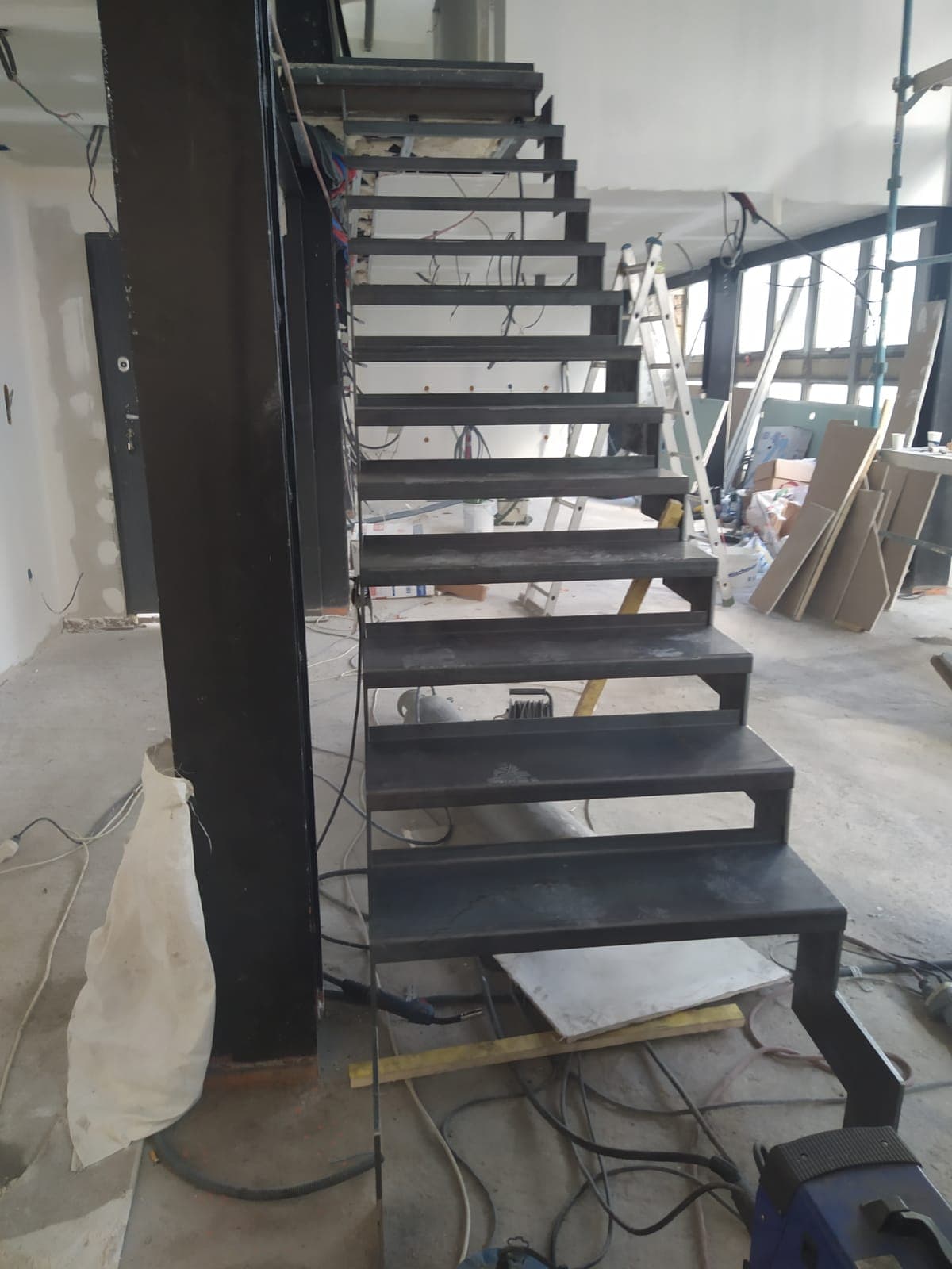 Escalier sur mesure realise par Profiler Metal Solutions en Moselle
