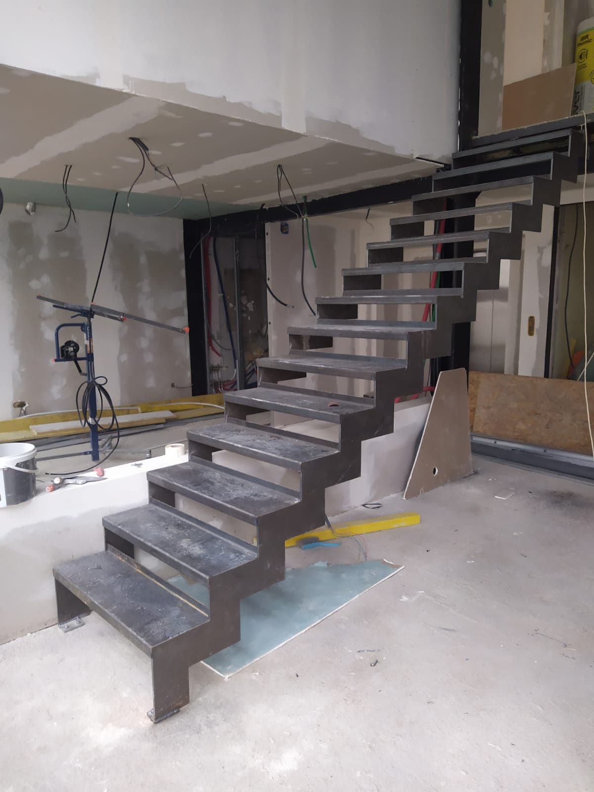Escalier sur mesure realise par Profiler Metal Solutions en Moselle