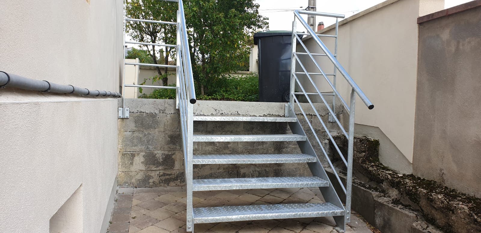 Escalier sur mesure realise par Profiler Metal Solutions en Moselle