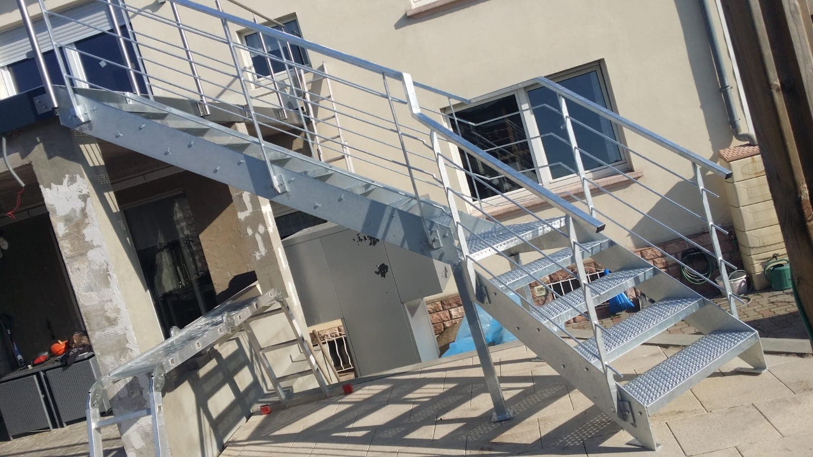 Escalier sur mesure realise par Profiler Metal Solutions en Moselle