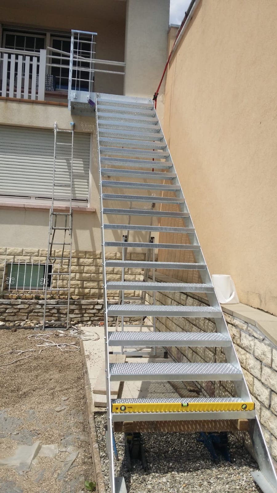 Escalier sur mesure realise par Profiler Metal Solutions en Moselle