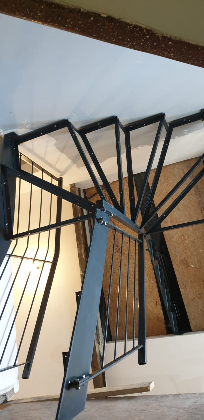 Escalier sur mesure realise par Profiler Metal Solutions en Moselle